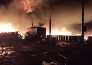 Kebakaran Gudang Limbah Minyak Kelapa Sawit di Sidoarjo