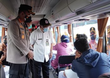 Kapolresta Sidoarjo Pantau Vaksinasi Pelajar dan Penerapan Prokes Pembelajaran Tatap Muka