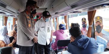 Kapolresta Sidoarjo Pantau Vaksinasi Pelajar dan Penerapan Prokes Pembelajaran Tatap Muka