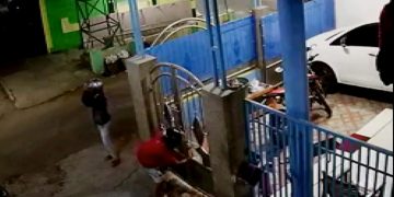 Terekam Cctv, Pencuri Berhasil Bawa Kabur 1 Unit Sepeda Motor