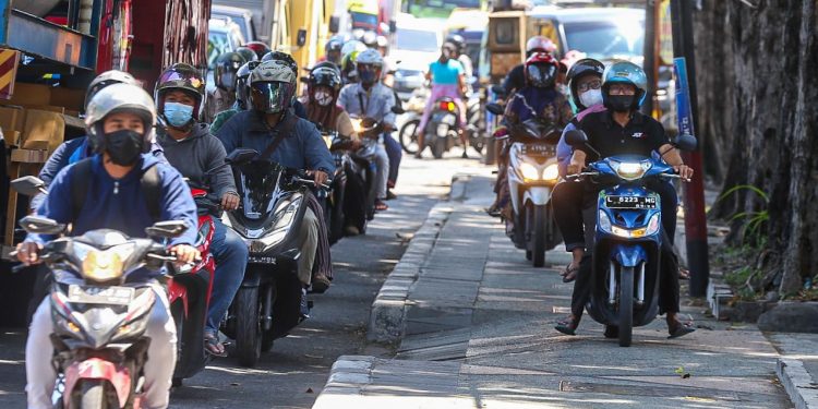 Banyaknya Pelanggar Trotoar di Sejumlah Kawasan Sidoarjo