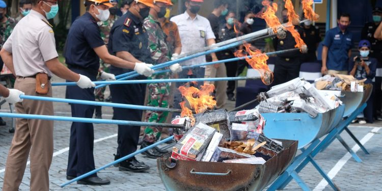 Bea Cukai Sidoarjo Musnahkan Barang Bukti Selundupan 