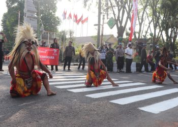 Upacara Hari Bhayangkara di Sidoarjo Dihibur Kesenian Reog Ponorogo