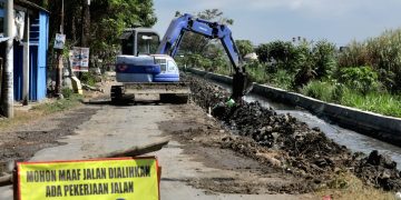 Gus Muhdlor Kebut Proyek Betonisasi Sembilan Ruas Jalan Penghubung Antar Desa