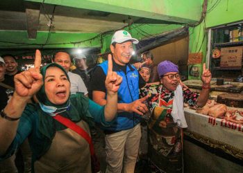 Kunjungi Pasar Wadungasri, Pedagang Kompak Pilih Tonggo Dewe Pak Bandi
