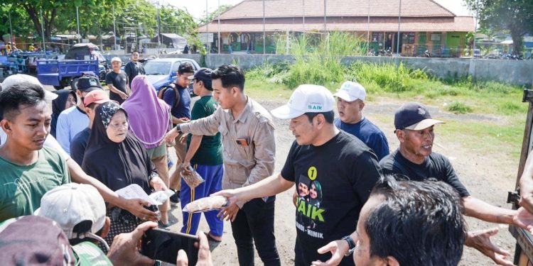 Cerita Hangat di Pasar Balongdowo: Pasangan Subandi-Mimik dan Sambutan Hangat Ratusan Emak-emak