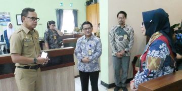 Wamendagri Sidak Disdukcapil Sidoarjo, Berikan Apresiasi Kepada Inovasi Jemput Bola