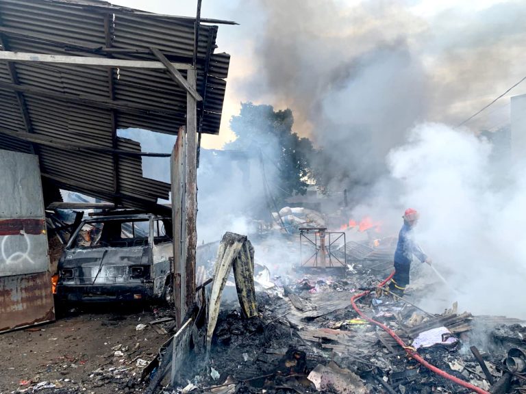 Kebakaran Gudang Rosokan di Masangan Kulon