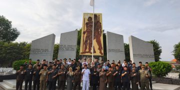 Kenang Jasa Pemimpin Terdahulu, Harjasda ke-167 Diisi Ziarah Makam Mantan Bupati Sidoarjo