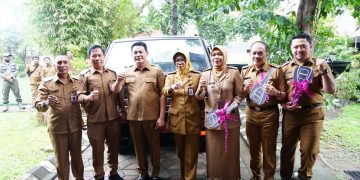 Dukung Program PIWK, Pemkab Sidoarjo Bekali Kecamatan dengan Mobil Pickup dan Alat Pemadat Aspal