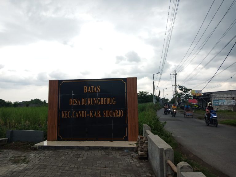 Gerbang Desa Durungbedug