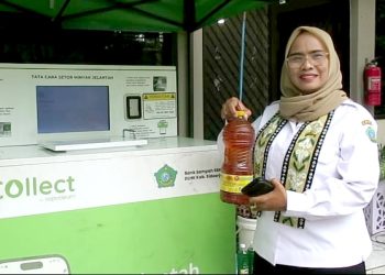 Cegah Limbah Minyak Cemari Alam, DLHK Sidoarjo Perkenalkan Mesin Tabungan Jelantah