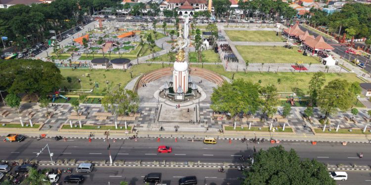 Alun-Alun Sidoarjo: Dari Ruang Kosmologi Jawa ke Ikon Kota Modern