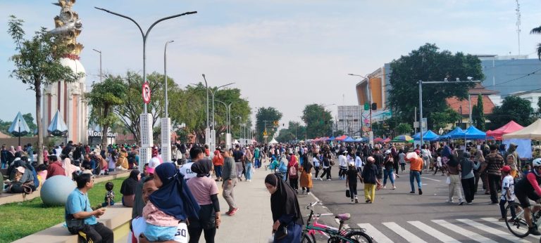 Wajah Baru Alun-alun Sidoarjo Diserbu Pengunjung