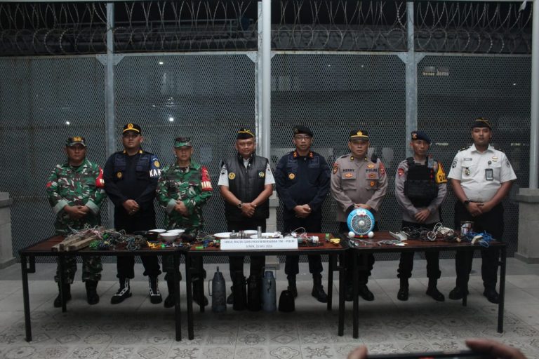 Rutan Surabaya Razia Gabungan