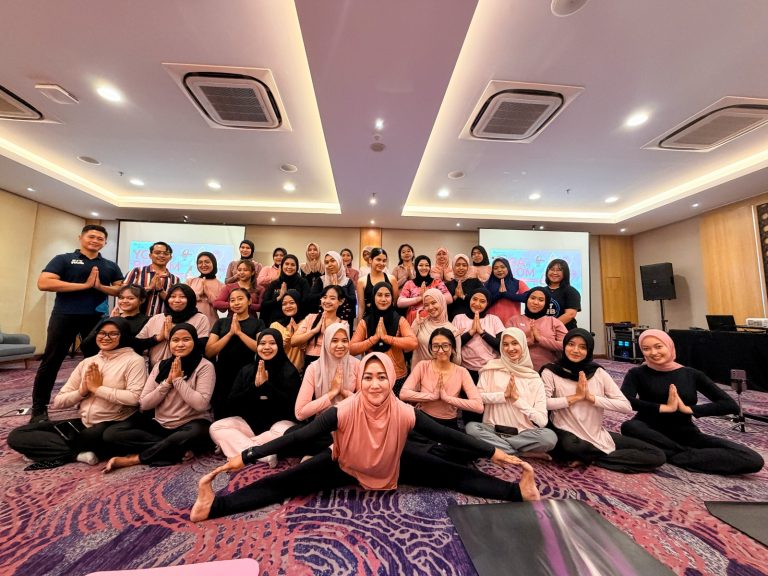 Keseruan Event “Yoga & Bloom” di favehotel Sidoarjo